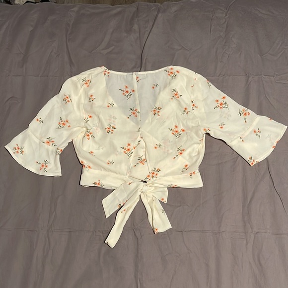 Windsor Floral Crop Top. Pink, green, and white/cream colors, size M. - Picture 2 of 2
